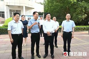 阿里纳斯：科比曾差点解雇训练师 因其没像拉加-贝尔那样犯规