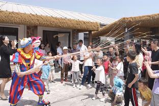 多少有些夸张？斯卢茨基评价上海：龙飞街上，地球50年后的样子